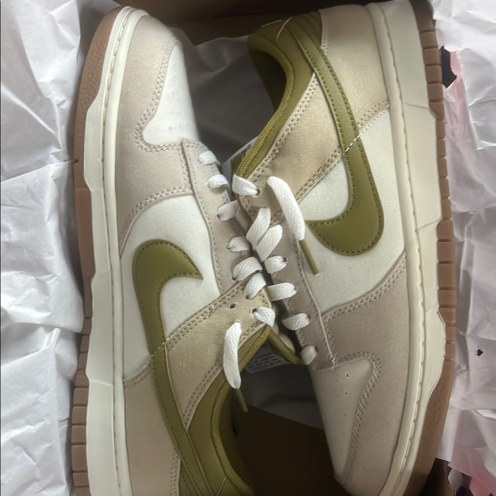Nike Green and White (Dunks)Sneakers